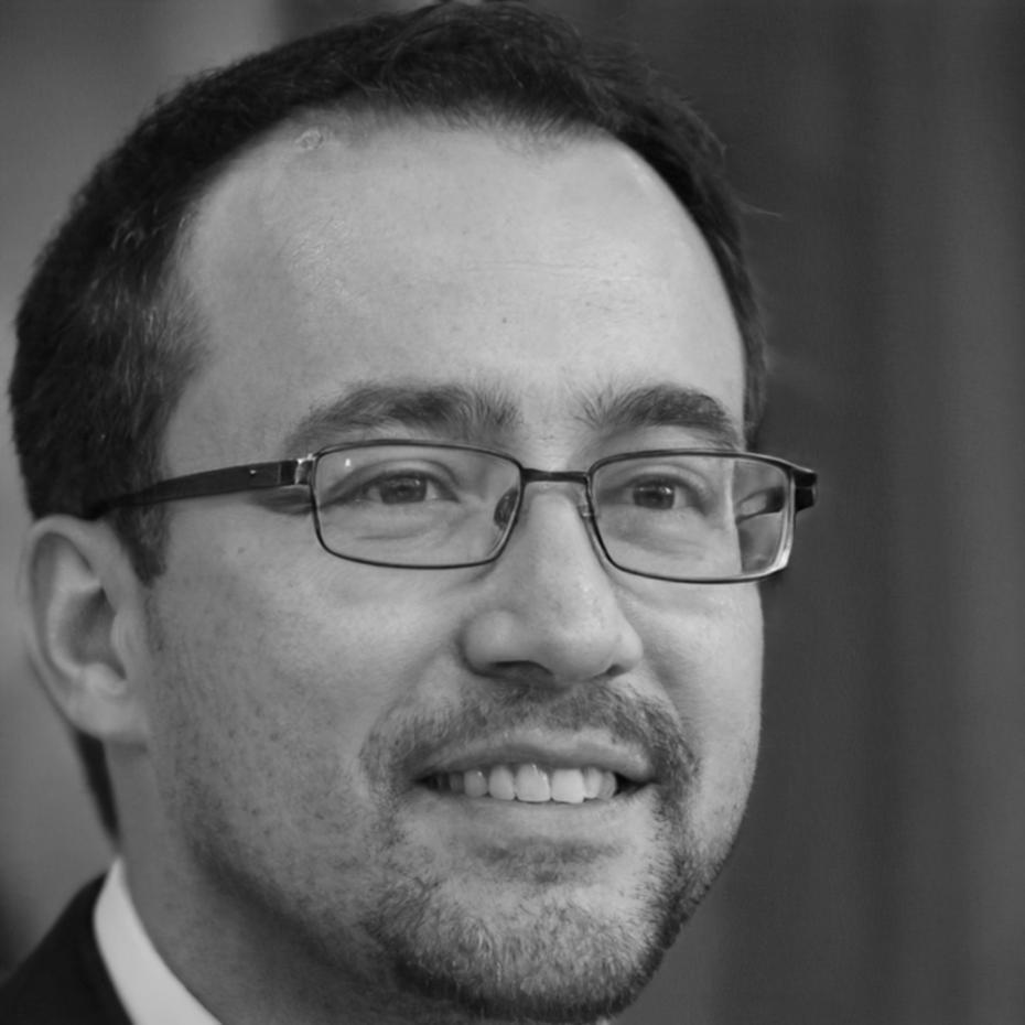 Ritratto professionale di Kieran Zhou, UX researcher e consulente gaming
