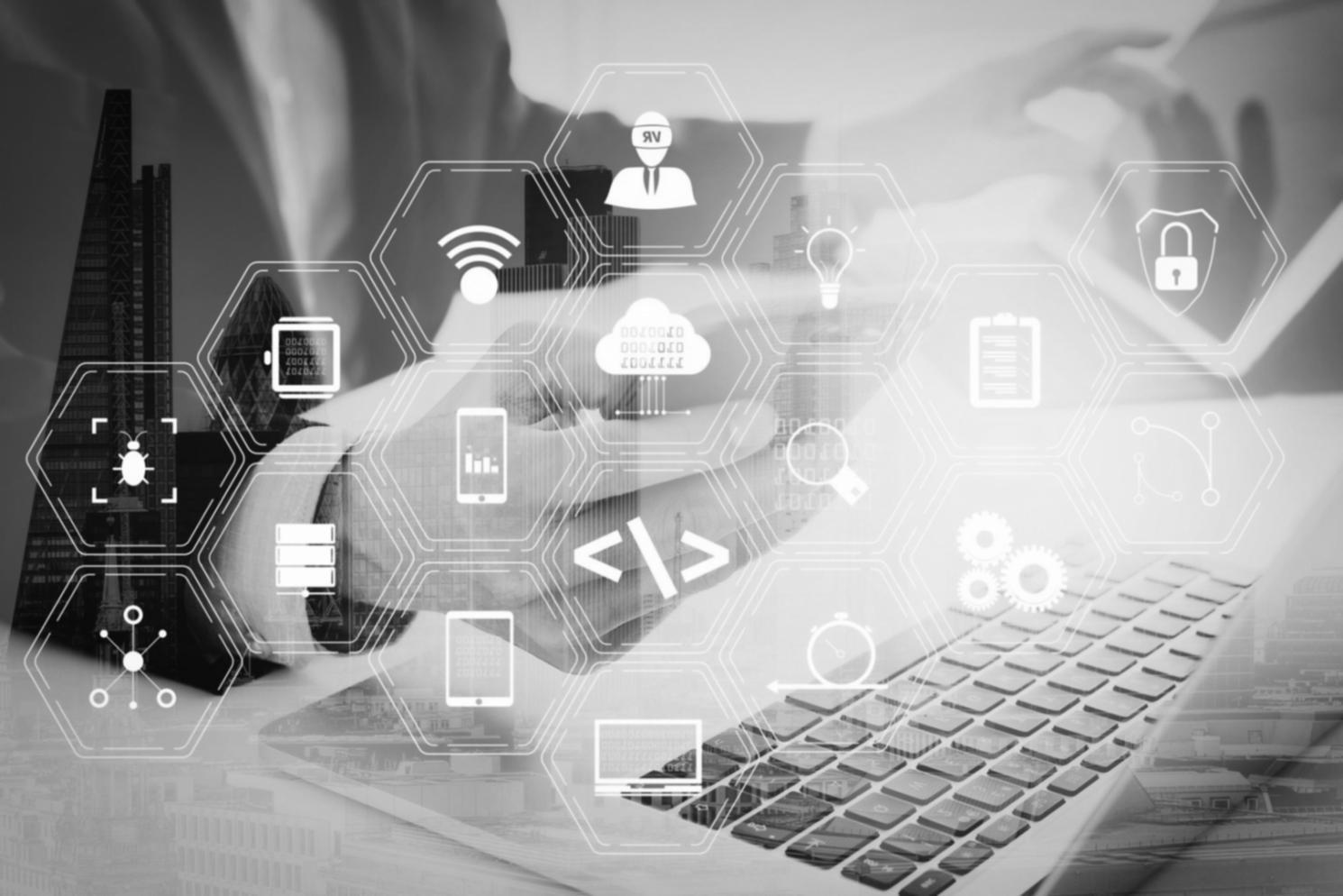 Aula di formazione con designer che lavorano su progetti mobile